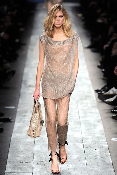 Look 25